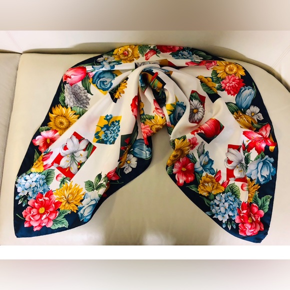 Museum of Fine Arts Boston 100%Pure Silk Scarf Floral 34” x 34” Lily Hortencia - Picture 7 of 15